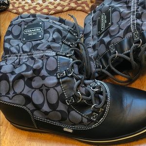 Coach winter boots with fur lining